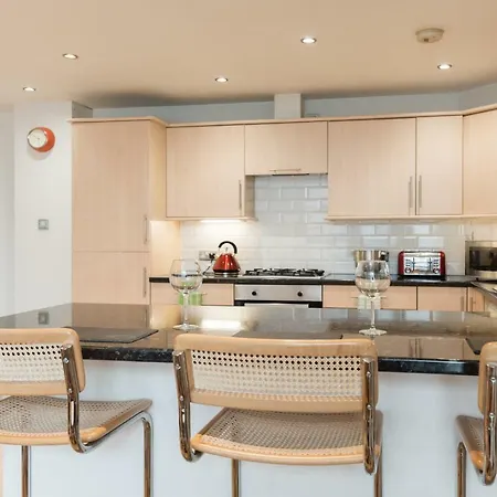 Central Home With Parking Near Waterloo & St Thomas & Big Ben & Parliament London Exterior photo