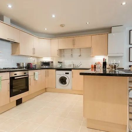 Central Home With Parking Near Waterloo & St Thomas & Big Ben & Parliament London Exterior photo