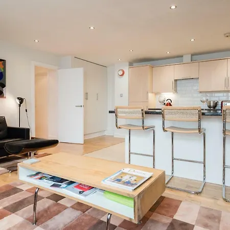 Central Home With Parking Near Waterloo & St Thomas & Big Ben & Parliament London Exterior photo