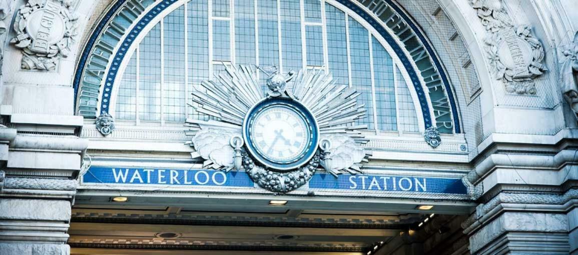 With Parking Near Waterloo & St Thomas & Big Ben & Parliament * Londra