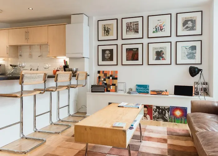 Central Home With Parking Near Waterloo & St Thomas & Big Ben & Parliament